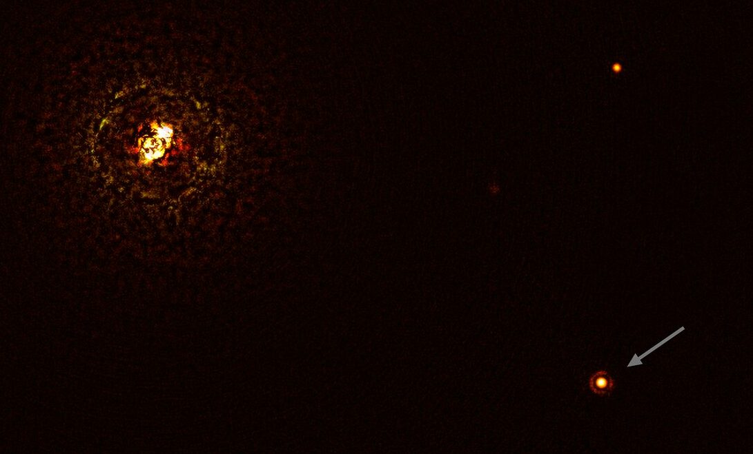 Image of the most massive planet-hosting star pair observed to d