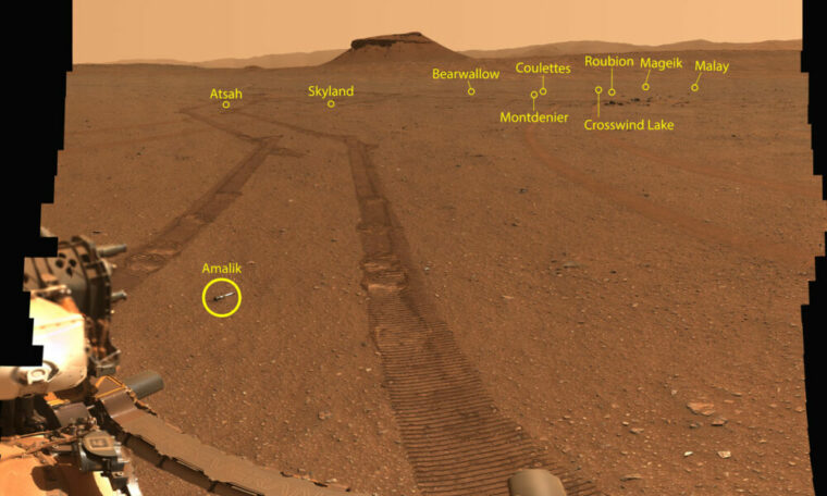 Fotomontage med provkapslar på Mars yta.