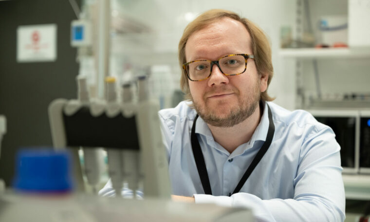 Marcus Buggert forskar på biomarkörer vid postcovid