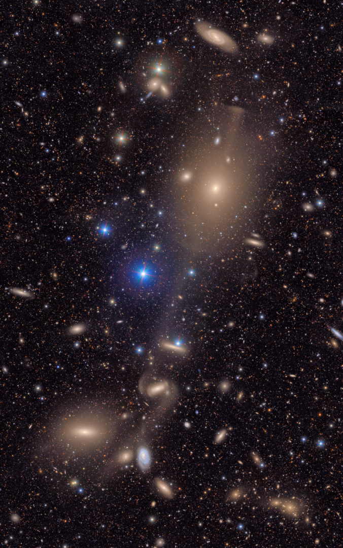Galaxer och stjärnor, som paljetter och pärlor på svart sammet.