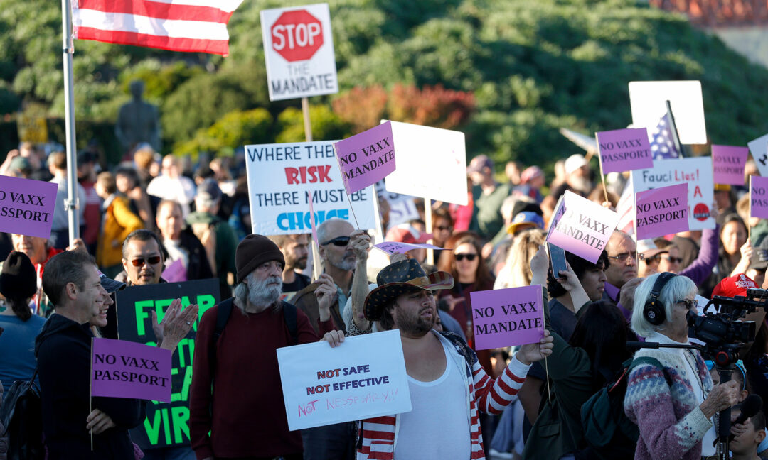 demonstranter mot vaccinationer