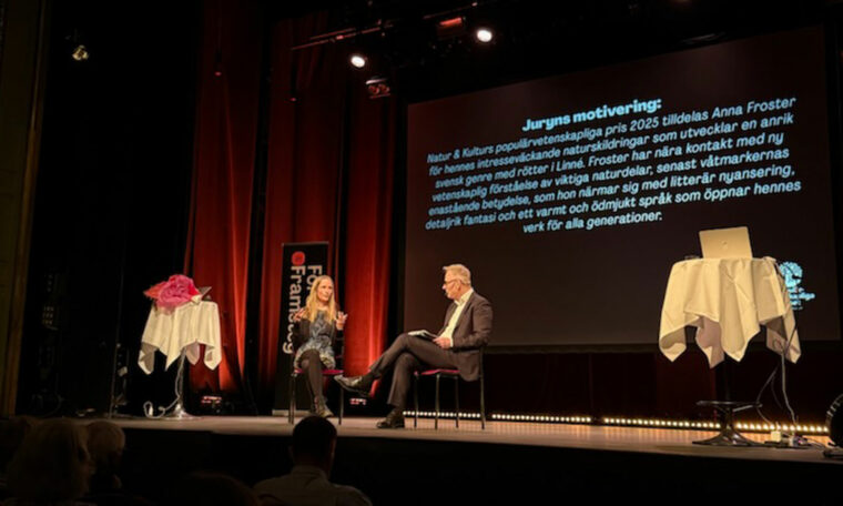 Anna Froster och Sverker Sörlin i samtal på scen