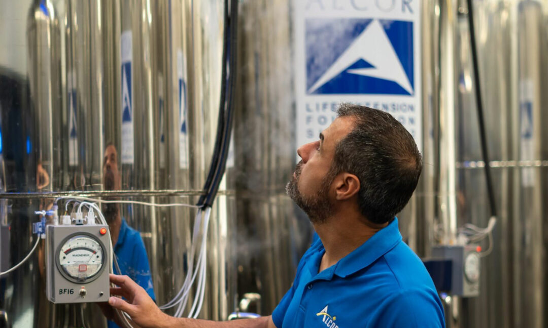 James Arrowood tittar till kryotankar på Alcor