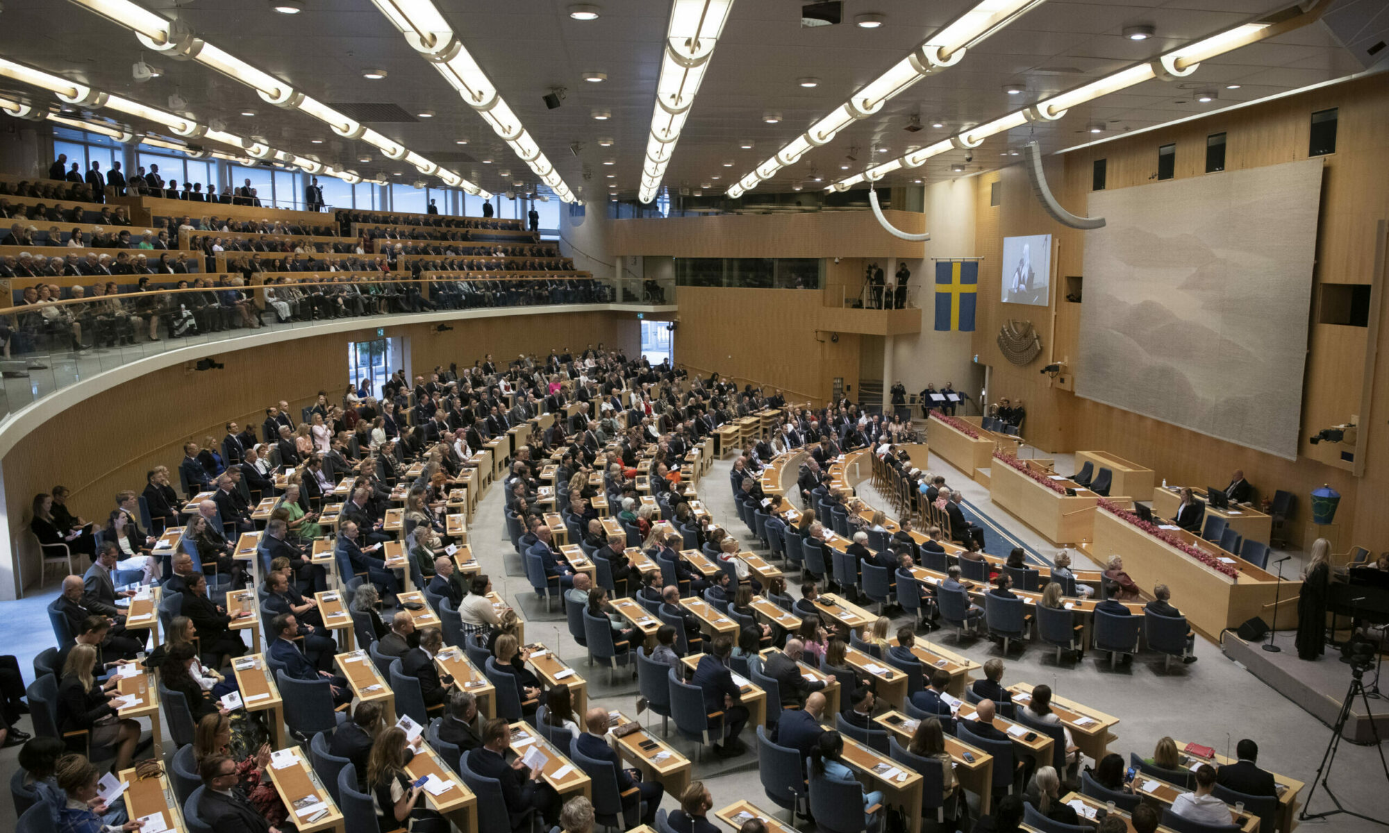Politikerna tycker som väljarna – men inte om vinstuttag och arbetstid | Forskning & Framsteg