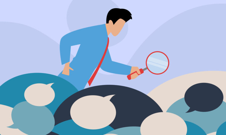 En man undersöker ett hav av pratbubblor med ett förstoringsglas.